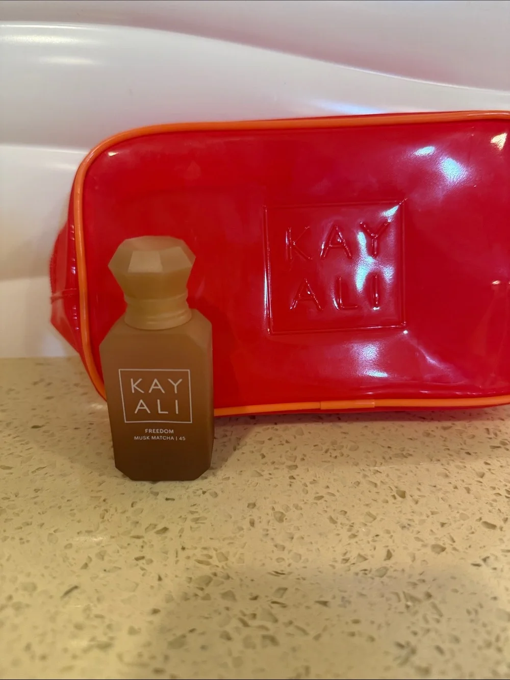 Kayali 10 ml musk matcha 10 ml with Kayali travel pouch
